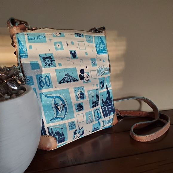 DOONEY AND BOURKE Disney's 60th Anniversary collectors addition purse - Picture 4 of 9